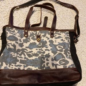 Myra Camo bag
